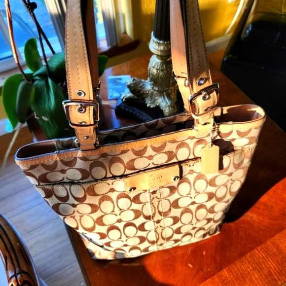 Coach Tote - Picture 3 of 8